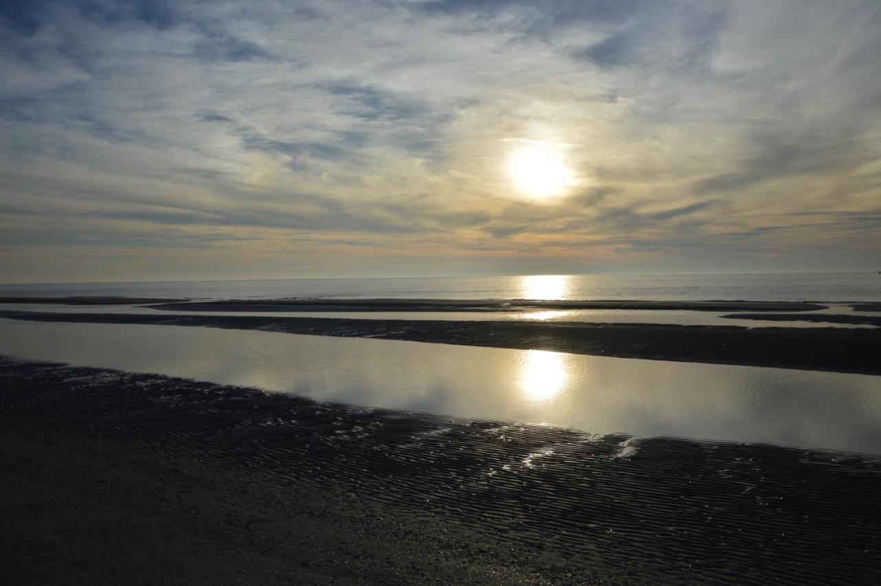 Hotel Breeze Ameland Hollum  Esterno foto